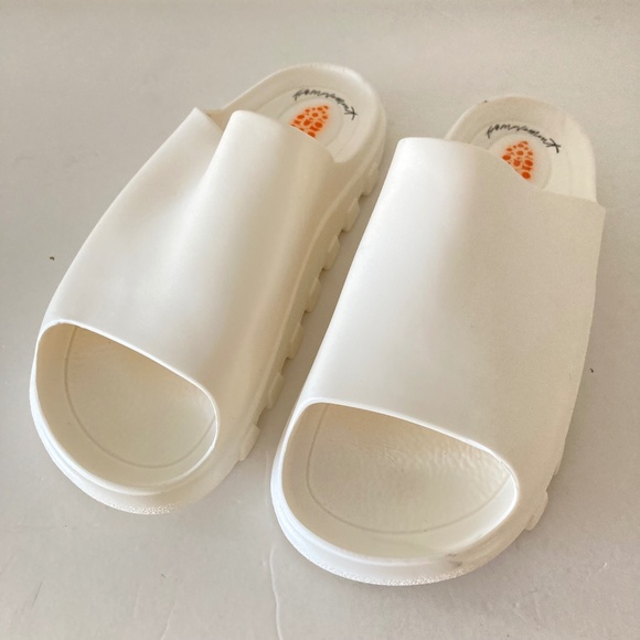 NWOT Free People Movement White Slides Sz M 37/38